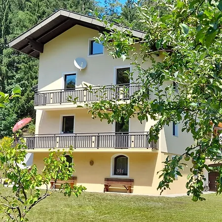 Haus Am Schloss アパート *